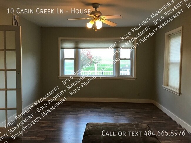 Building Photo - 10 Cabin Creek Ln