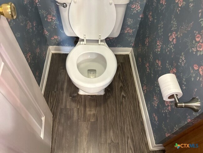 Building Photo - 4804 Shawn Dr