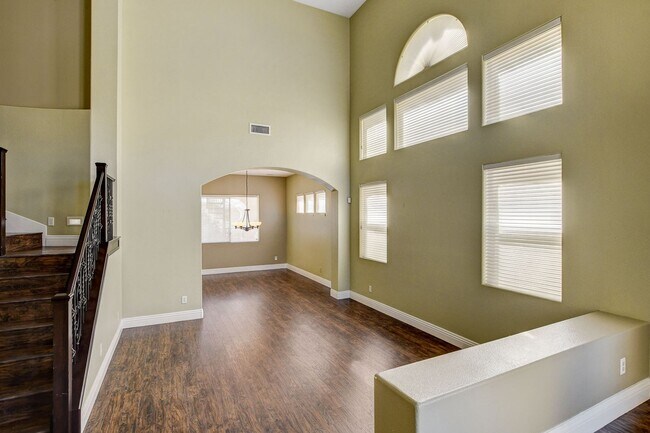 Building Photo - Stunning Summerlin Pool Home!