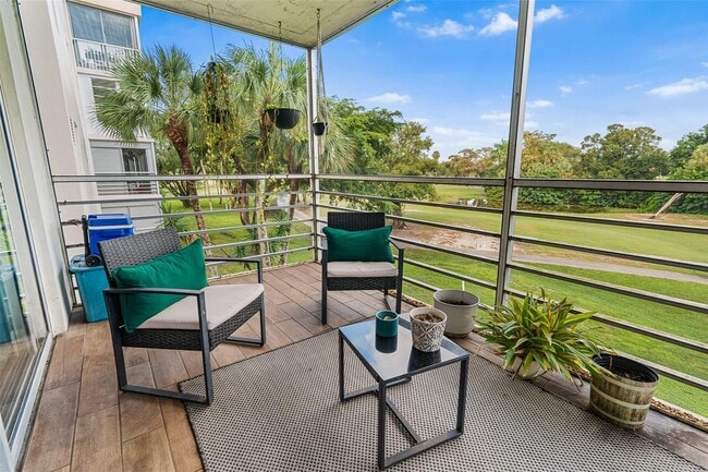 Building Photo - 3930 Oaks Clubhouse Dr