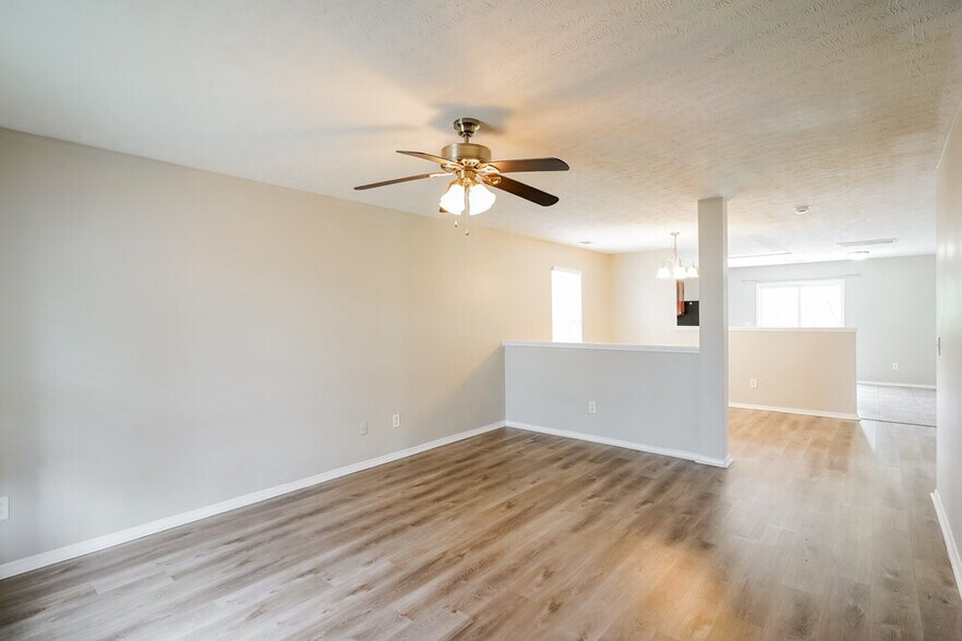 Building Photo - 2893 Creekbend Dr