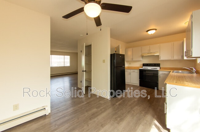 Building Photo - 4721 Hickory Pl