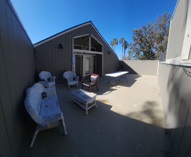 Building Photo - Bigger than average home in SLO! Lots of space!