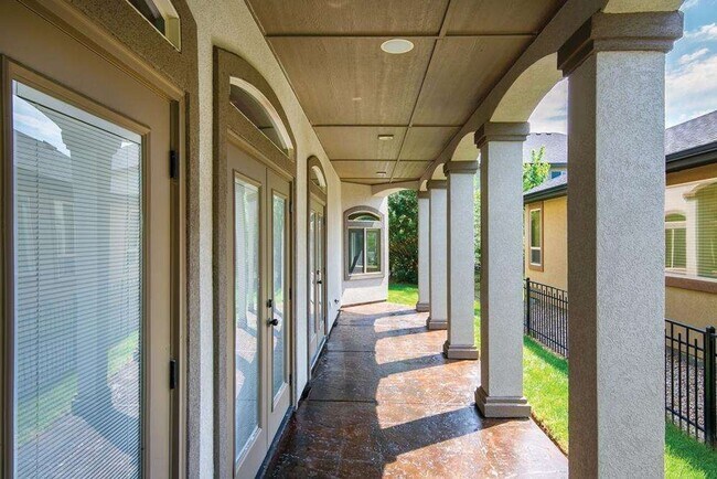 Building Photo - Luxury 4 Bed, 3.5 Bath Home | 4-Car Garage | Resort-Style Amenities