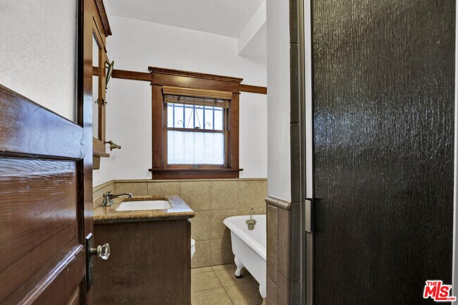 Building Photo - 1340 W 30th St