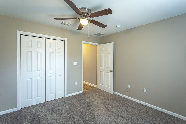 Building Photo - House In Crawfordville for Rent