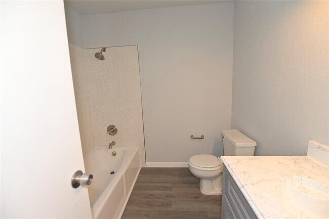 Building Photo - 112 Forestwood Dr