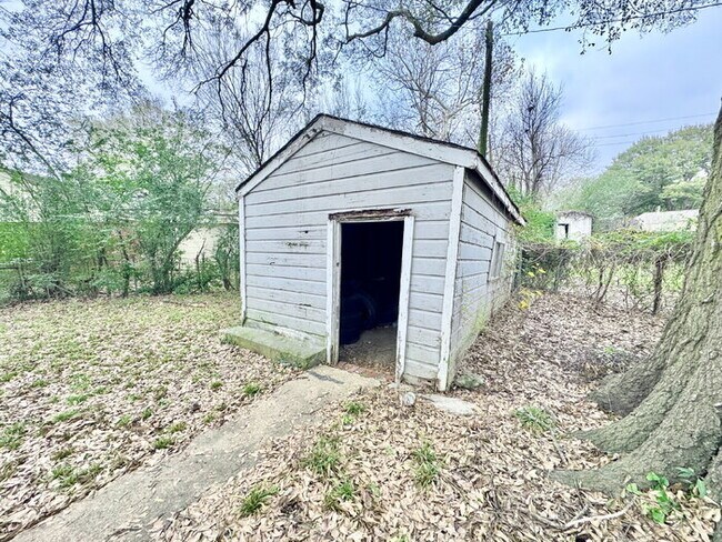 Building Photo - 4130 Pikes Peak Ave