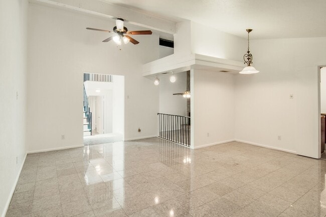Building Photo - 9023 Pinewood Dr