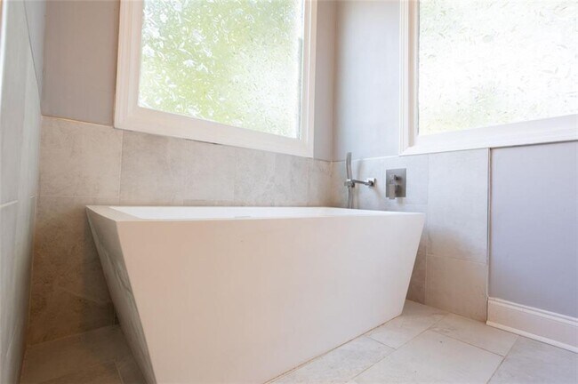 Building Photo - 4867 Pinnacle Dr