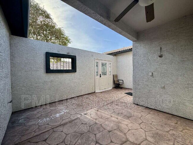 Building Photo - 2917 Desert Vista Dr