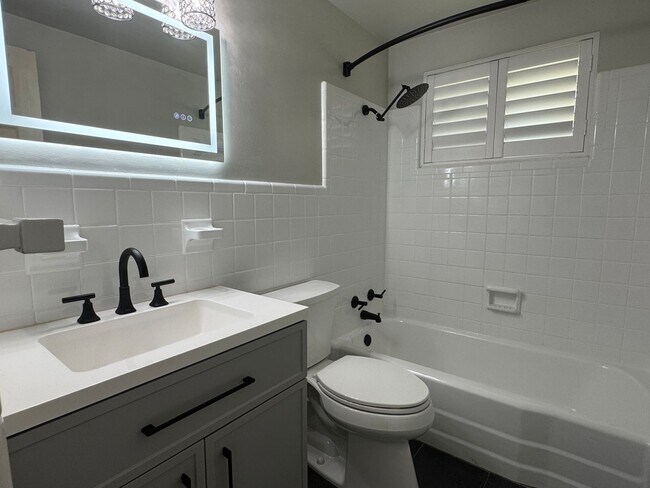 Building Photo - REMODELED Eustis 2/2 with NO HOA!