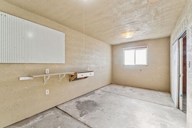 Building Photo - Home for rent with large backyard! 2306 Plum St