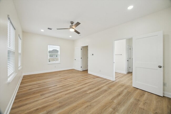Building Photo - 901 E 37th St