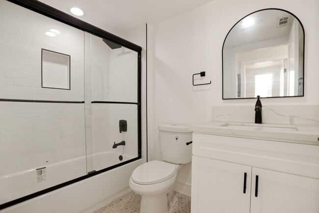 Building Photo - BRAND NEW TOWNHOUSE! One Month Free!