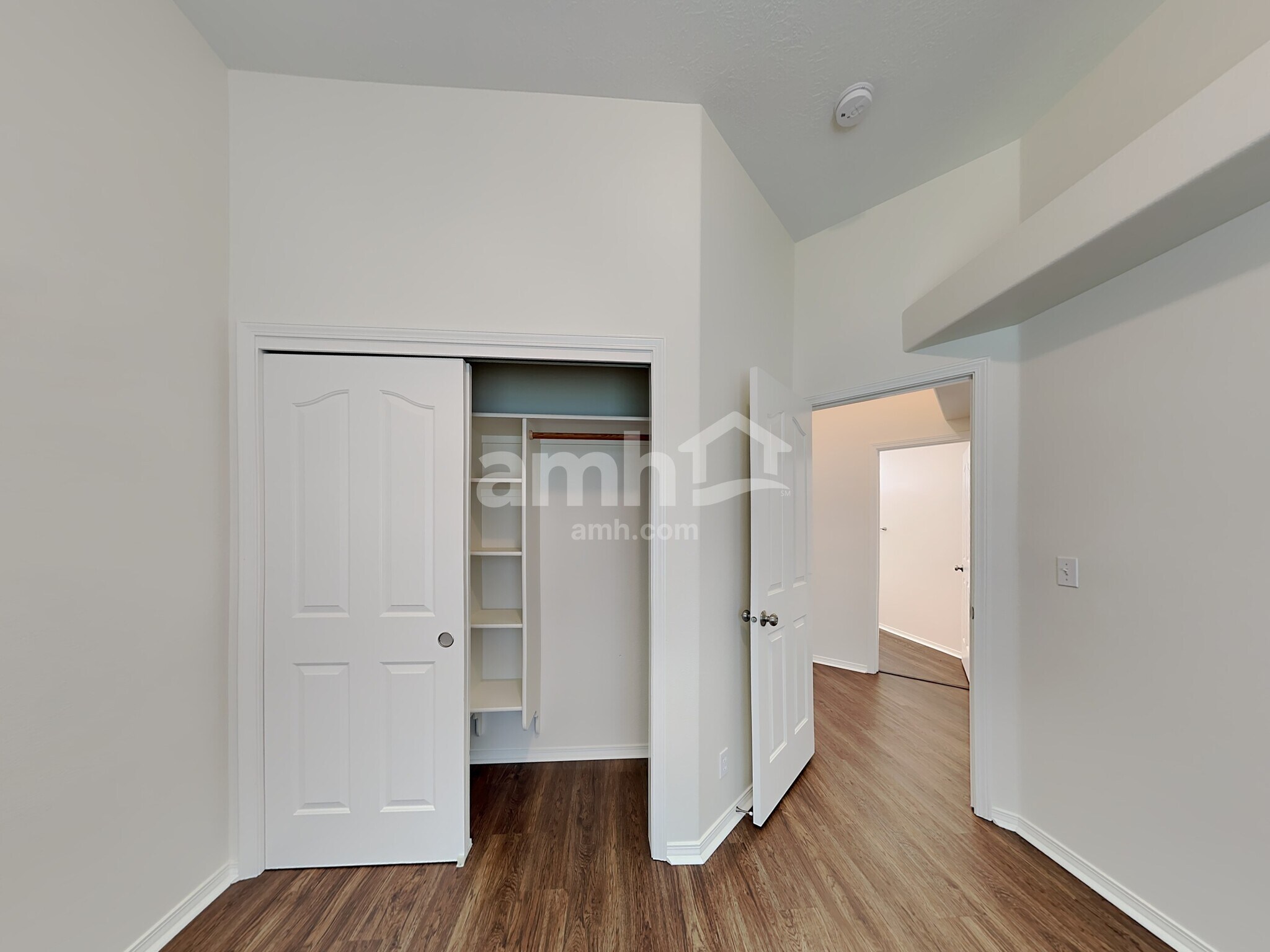 Building Photo - 956 W State St