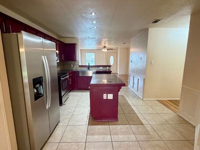 Building Photo - 2804 Blackburn Dr