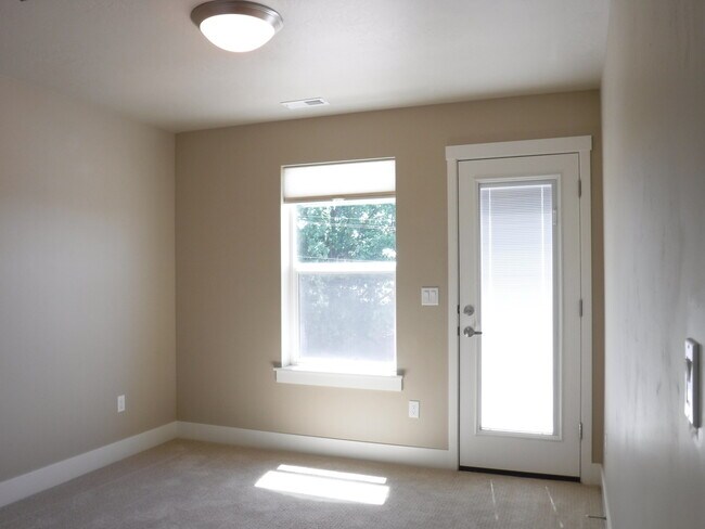 Building Photo - Chic artist-style lofts home with 3 bed 2.5 bath near Boise Greenbelt.