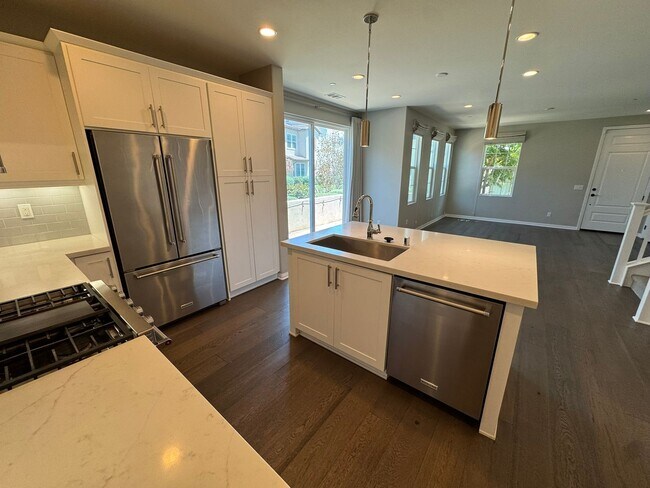 Building Photo - Charming 3-bedroom 2.5 bath nestled inside...