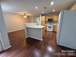Building Photo - 8763 Robinson Forest Dr