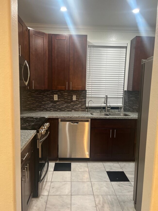Building Photo - 2 Bedroom 1st Floor Unit in Rancho San Diego
