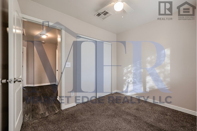 Building Photo - 3Bed/2.5Bath Townhouse at 24th St/Thomas! Move-In ready on 06/11/2026! -- NO HOA!