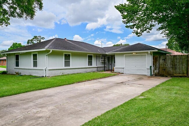 Building Photo - 8409 Bob White Dr