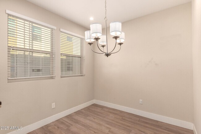 Building Photo - 820 N 8th Ave