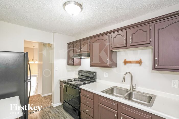 Building Photo - 3920 Pinetop Dr