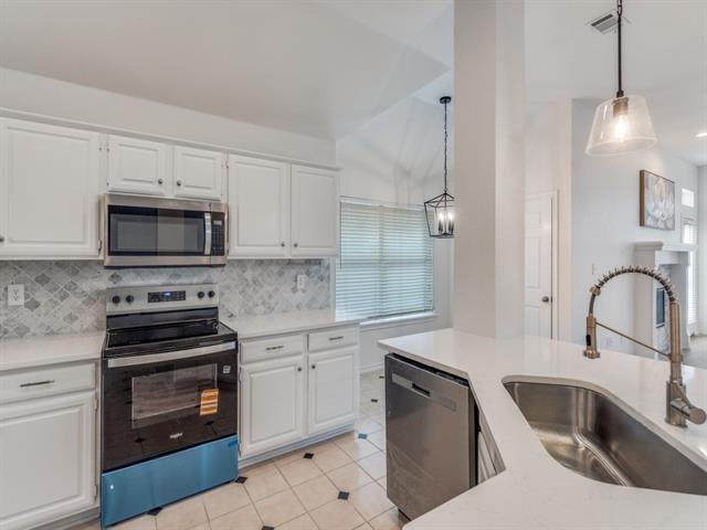 Building Photo - 8017 Ship St