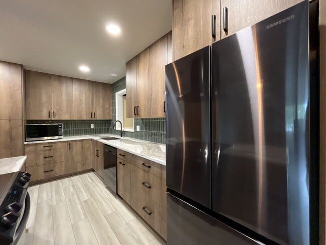 Building Photo - Beautiful 3-Bedroom West Linn Home with Bonus Room, Updated Kitchen and Large Fenced Yard