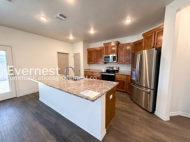 Building Photo - Limited Time Special Offer / 4 Bed, 3 Bath Home with Garage / Pet-Friendly / Vouchers Accepted / ...