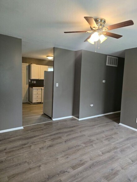 Building Photo - 5134 N Corrington Ave