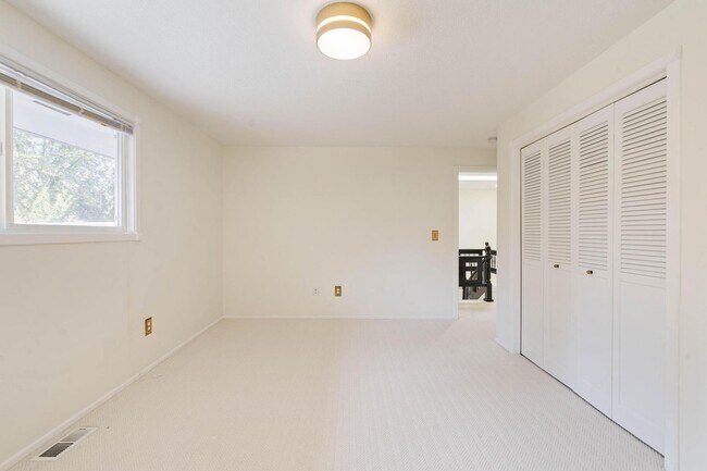 Building Photo - 13745 Cameo Ct