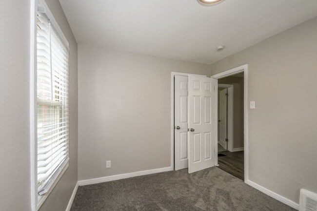 Building Photo - 9124 Guthrie Ave