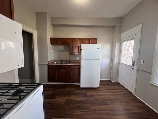 Building Photo - Three Bedroom Unit Near Downtown Grand Rap...