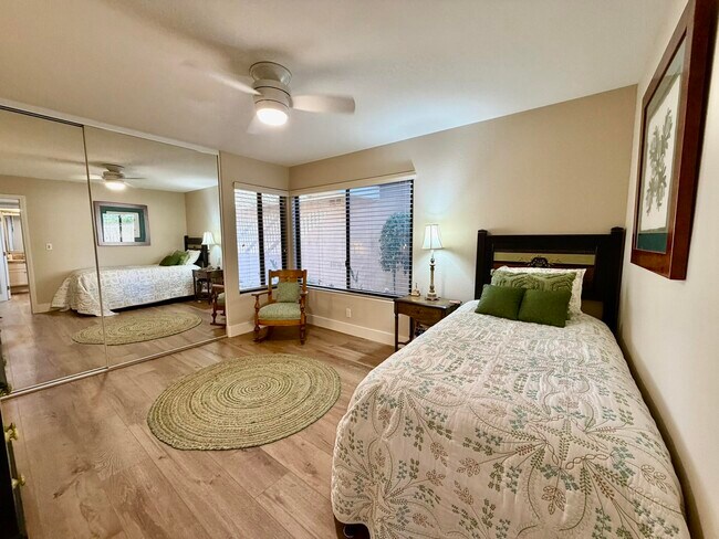 Building Photo - 205 Las Lomas