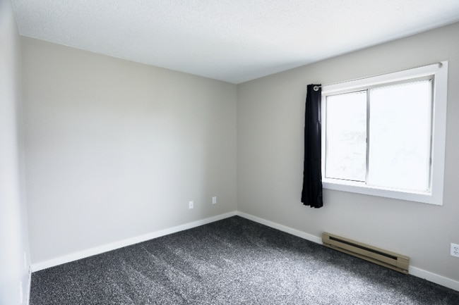 Building Photo - 3193 17th St S