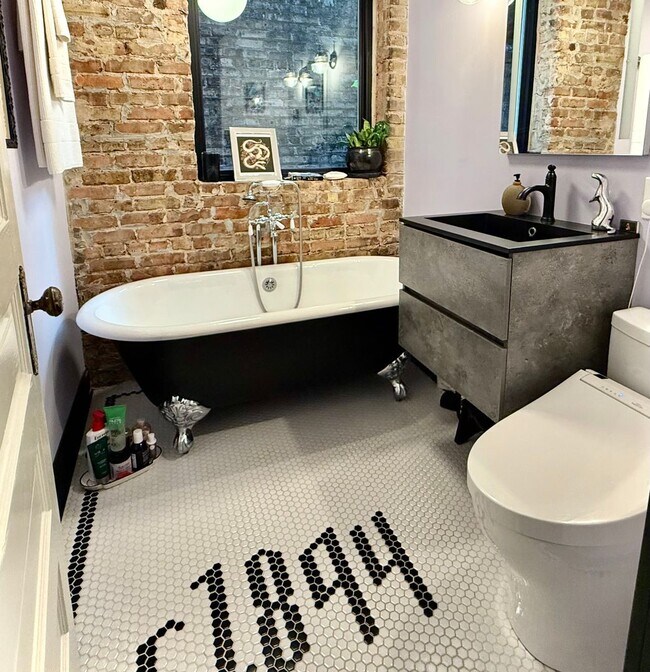 Building Photo - Fully Furnished 4-Bed, 2-Bath MAGNIFICENT ...