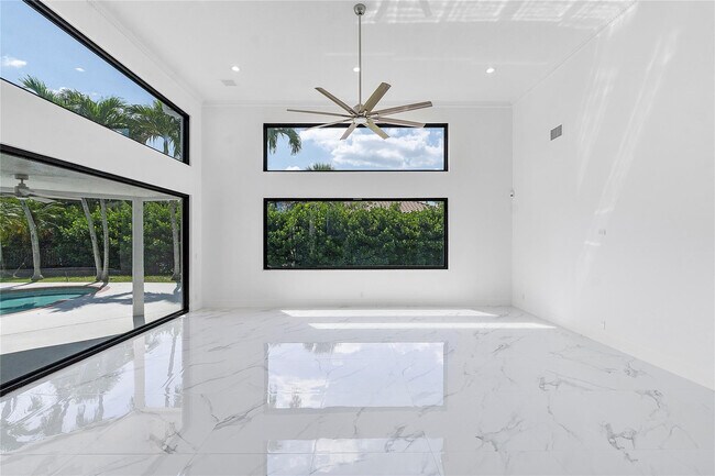 Building Photo - 410 Sabal Way