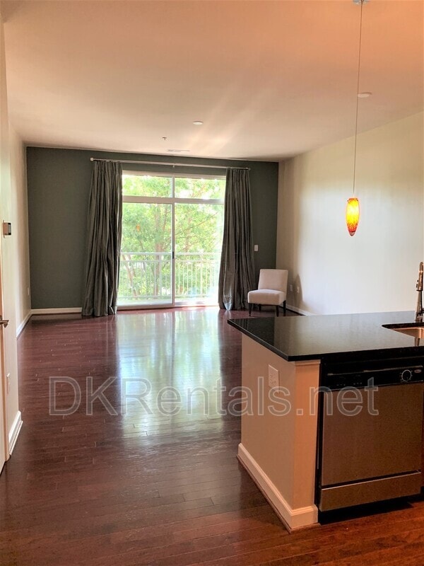 Building Photo - 711 Cosmopolitan Dr NE