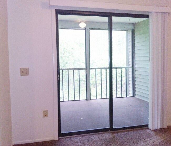 Building Photo - PRICE IMPROVEMENT!!  3/2 2nd floor Villa