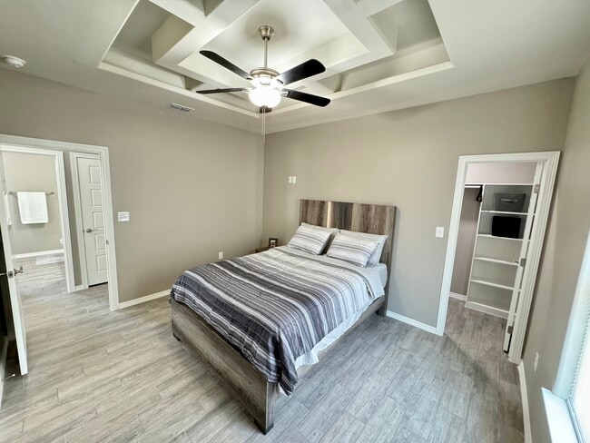 Building Photo - 807 E Starr St