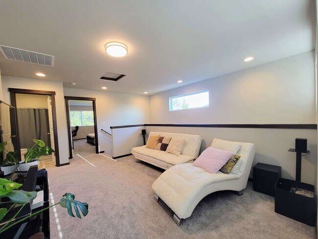 Building Photo - Available in May - 3bed home at The Reserve – Close to ferries, shopping and dining!