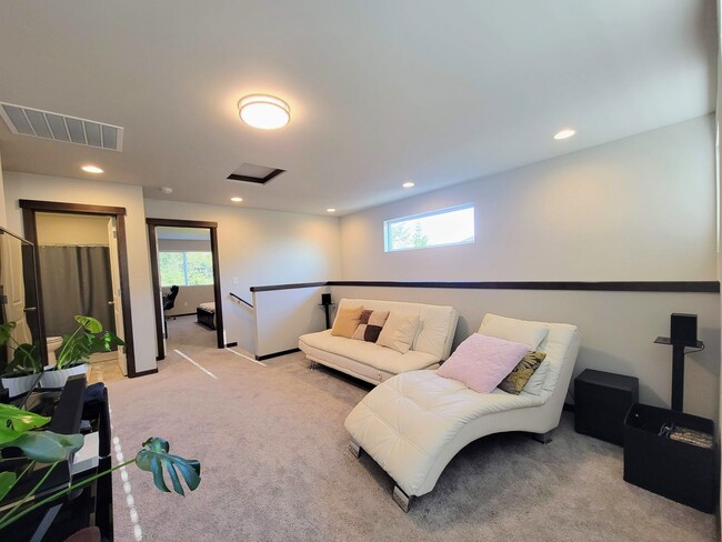 Building Photo - Available NOW!- 3bed home at The Reserve – Close to ferries, shopping and dining!