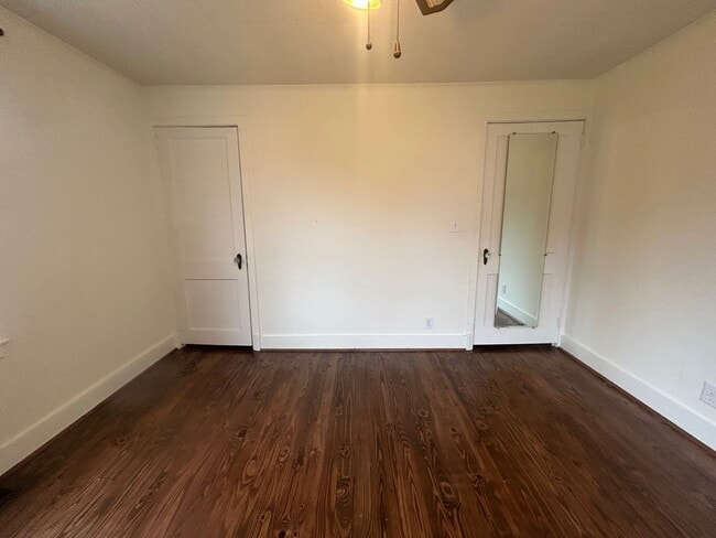 Building Photo - 939 Central Dr