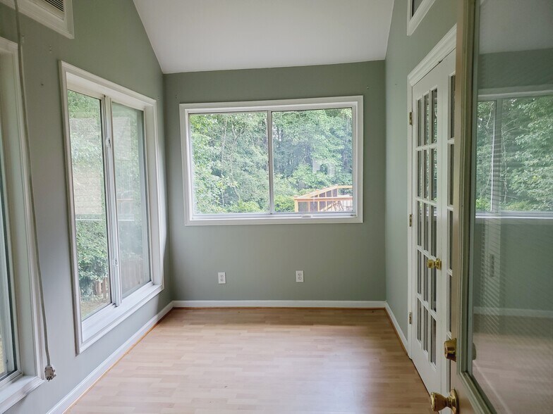 Building Photo - 8900 S Somerset Ln