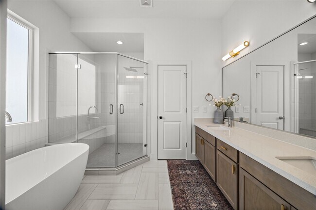 Building Photo - 1550 W Tidwell Rd