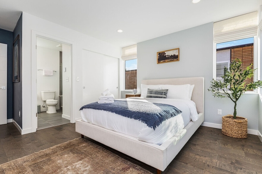 Building Photo - 762 Belmont Pl E