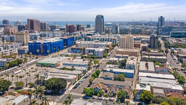 Building Photo - 442 Cedar Avenue